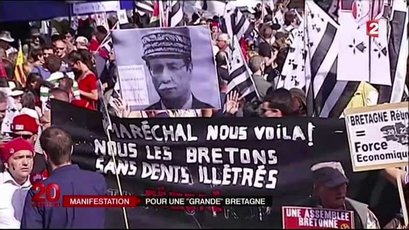 Banner: Maréchal nous voilà! Nous les bretons, sans dents, illétrés
